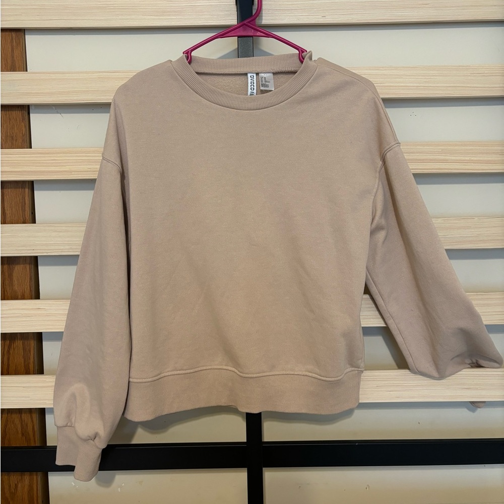 H&M Divided Tan Beige Cream Crewneck Top
